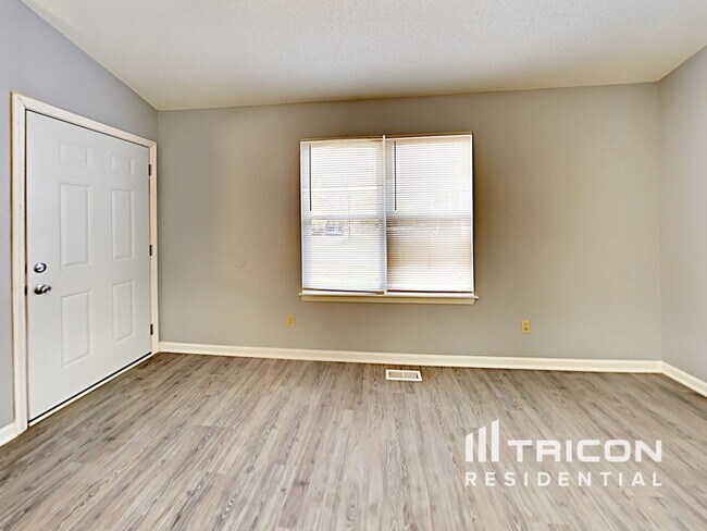 Photo - 305 Trowbridge Rd