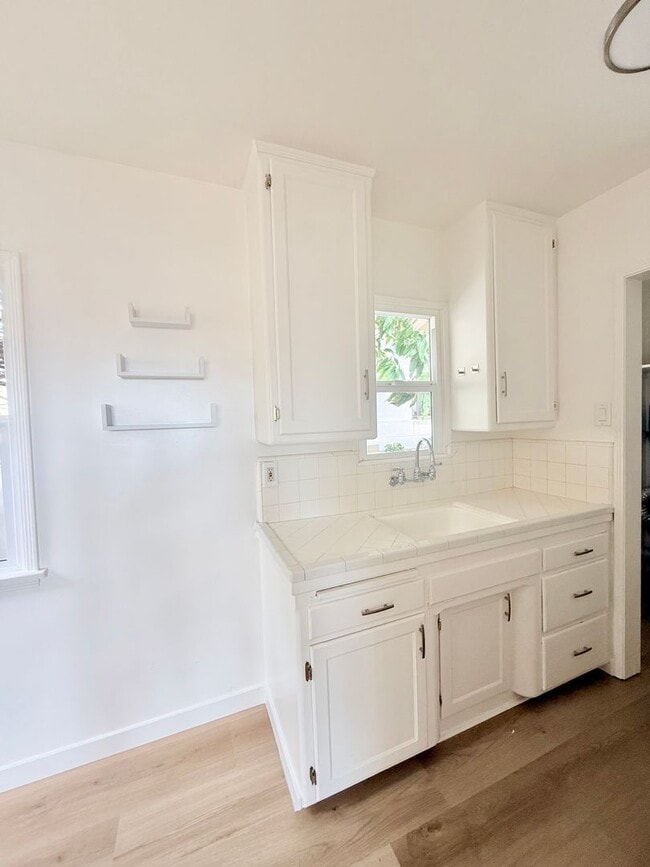 Building Photo - 3-515-514 Avenue C Unit 515 1/4