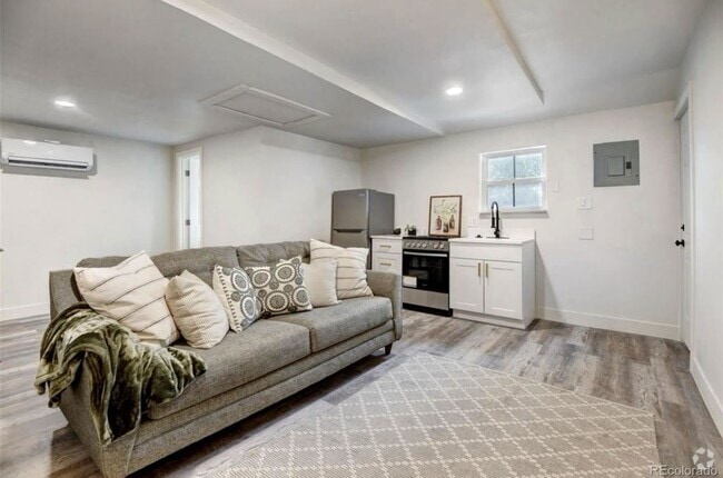 Building Photo - Beautiful Studio Near Downtown Denver – Mo... Rental
