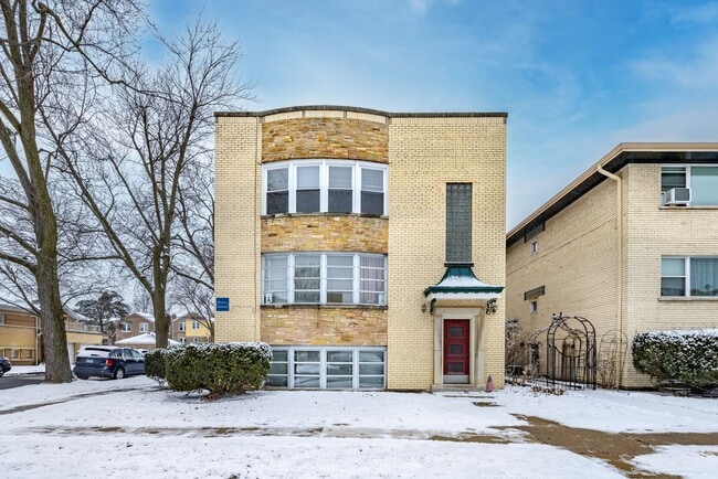 Building Photo - 1648 Clarence Ave Unit 1R