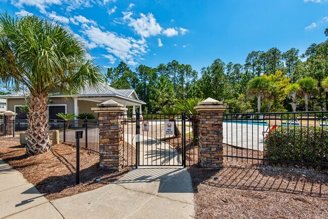 118 Date Palm Ln