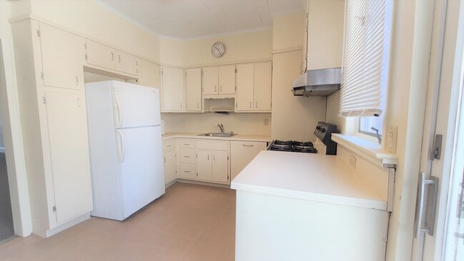 Refaced kitchen - 1614 E 4th St