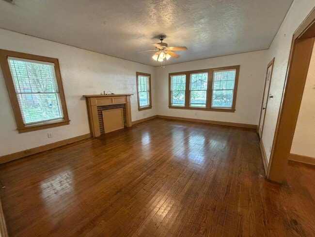 Photo - 402 NW 20th St