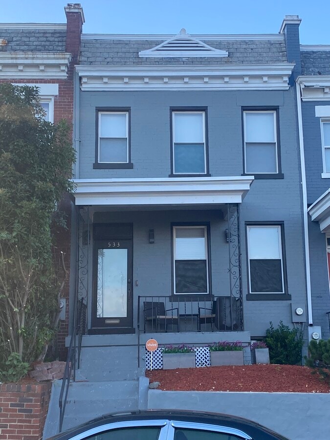 Photo - 533 Gresham Pl NW