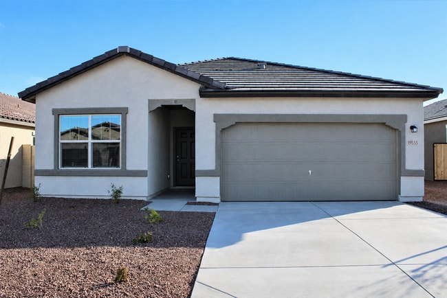 Building Photo - Spacious 4 Bedroom, 3 Bathroom home in Litchfield Park!