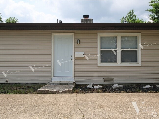 Building Photo - Recently Renovated 2-Bedroom, 1-Bathroom D... Rental