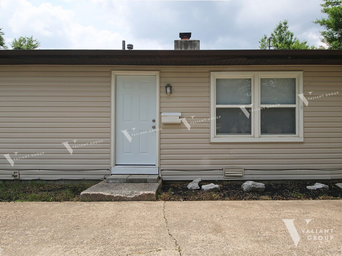 Recently Renovated 2-Bedroom, 1-Bathroom D... - Recently Renovated 2-Bedroom, 1-Bathroom D... House