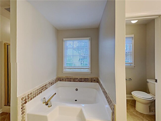 Photo - 820 Providence Dr