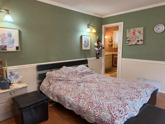 Photo - 5715 Royal Oak Ave