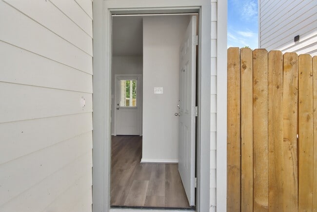 Building Photo - 1403 Acorn Mdw St Rental