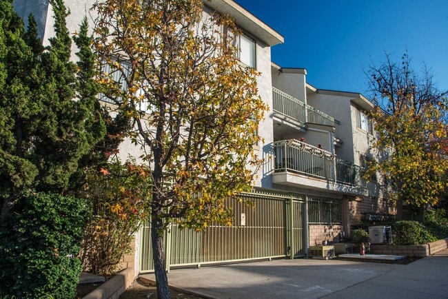 Photo - 404 E Birch St