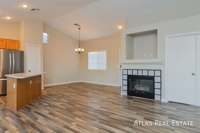 Photo - 6044 Pele St