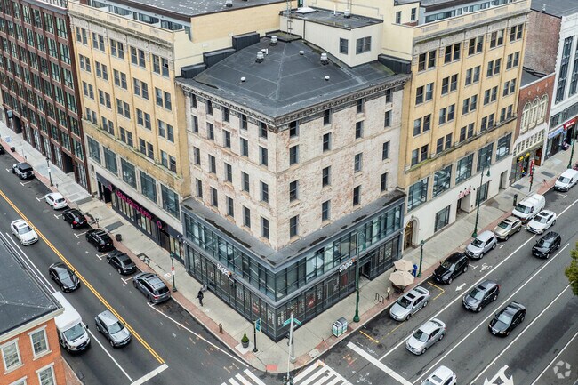 Photo - CenterPointe Apartments