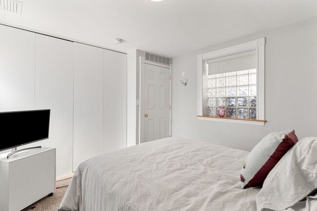 36 Cottage St