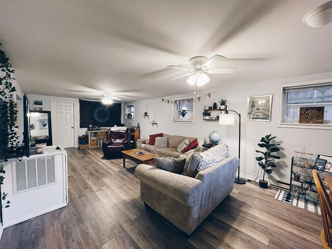 Main room - open living/dining - 4 N Arthur Ashe Boulevard Unidad Apt 1