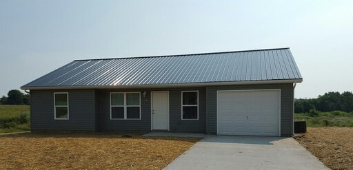 Building Photo - Newer 3 Bedroom 2 Bath Home Near I-44 Unit 195 Bogart