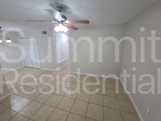 Photo - 900 E Leslie Cir