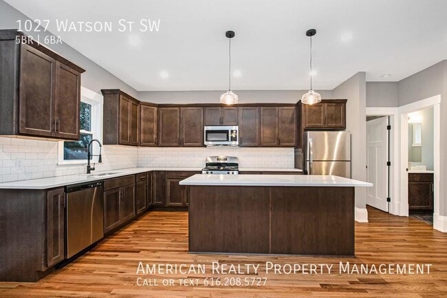 Photo - 1027 Watson St SW