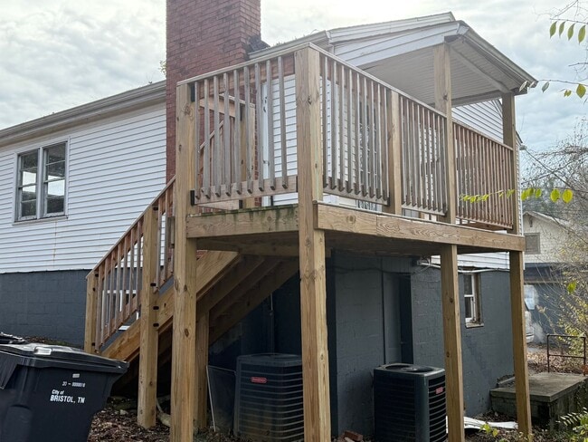 Building Photo - 221 Taylor St Unit 221 1/2 B