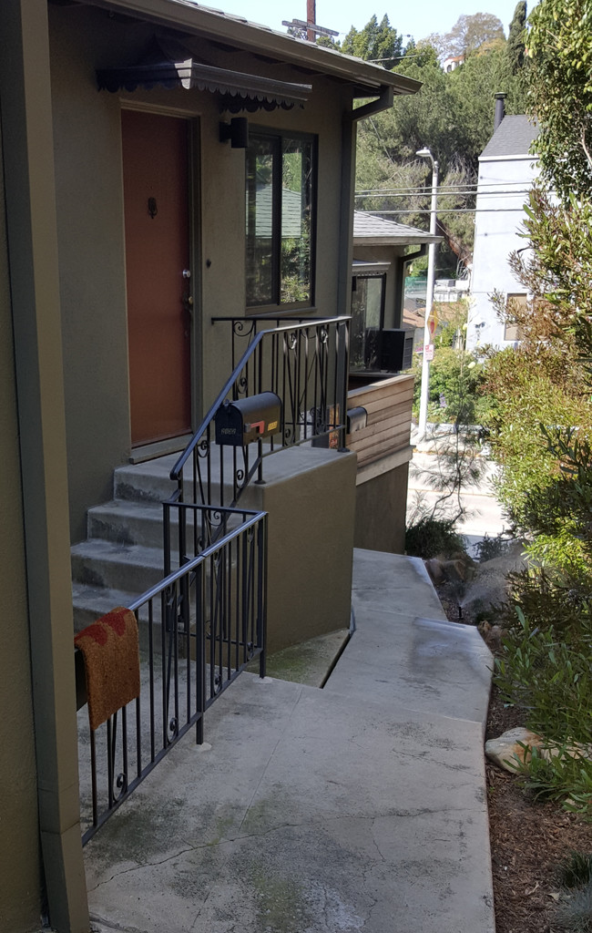 Front Entrance - 2132 Griffith Park Blvd Apartment Unit none