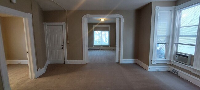 Photo - 955 Burr St N Unit 1