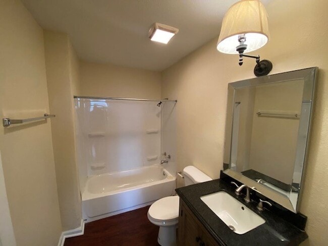 Photo - 2820-2826 N. West Street Unidad 2822
