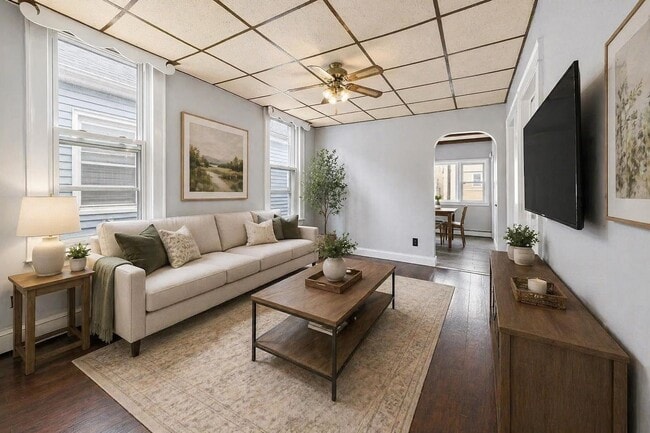Photo - 28 E 49th St