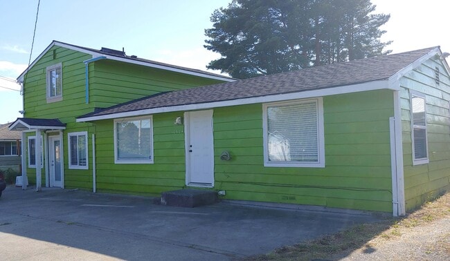 Building Photo - 10604 4th ave W Unit A