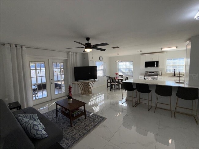 Photo - 801 North Blvd W