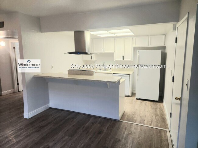 Photo - Cozy Halfplex in Carmichael- Available Now. Unit 3329ja