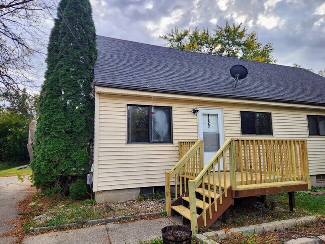 Building Photo - 1627 E Glenwood Dr