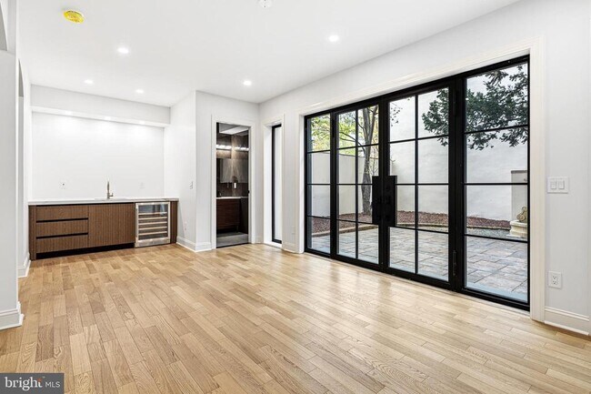 Photo - 321 S 3rd St