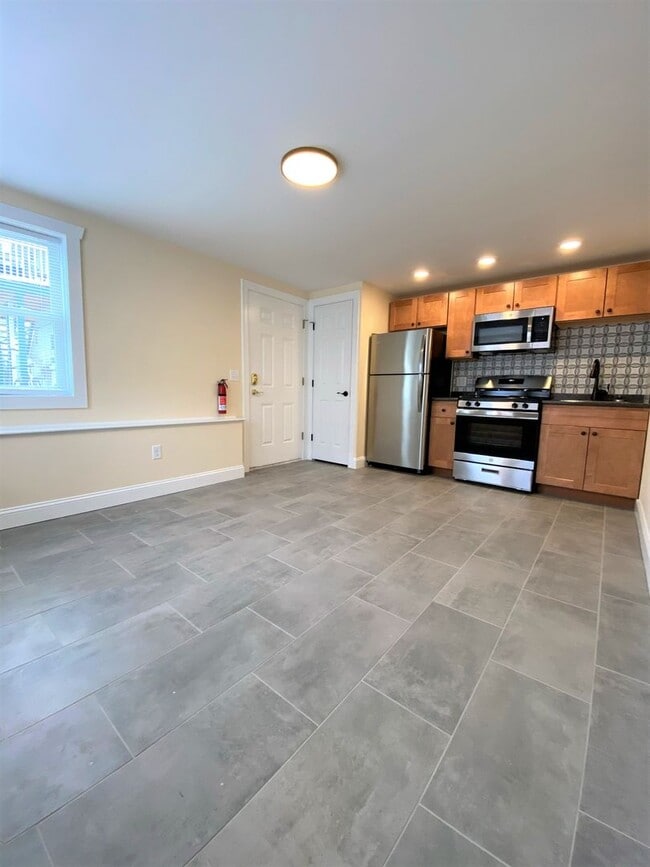 Building Photo - 158 North St Unit APT C