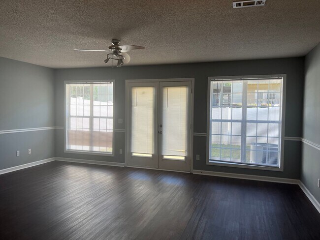 Photo - 105 Wakefield Way