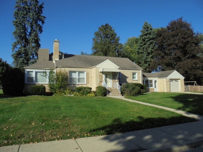 Photo - 408 W Sunset Rd