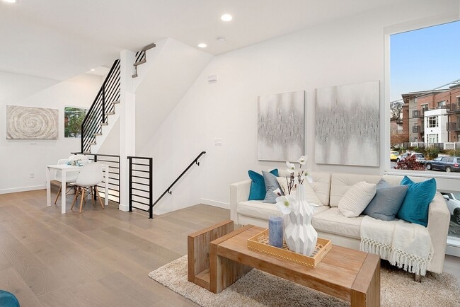 Photo - Stylish, Bright and Efficient 2 bed 1.75 Bath Townhome. Walk to U-Village!