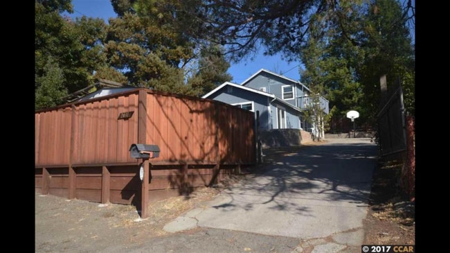 Building Photo - 2431 Monterey Ave Rental