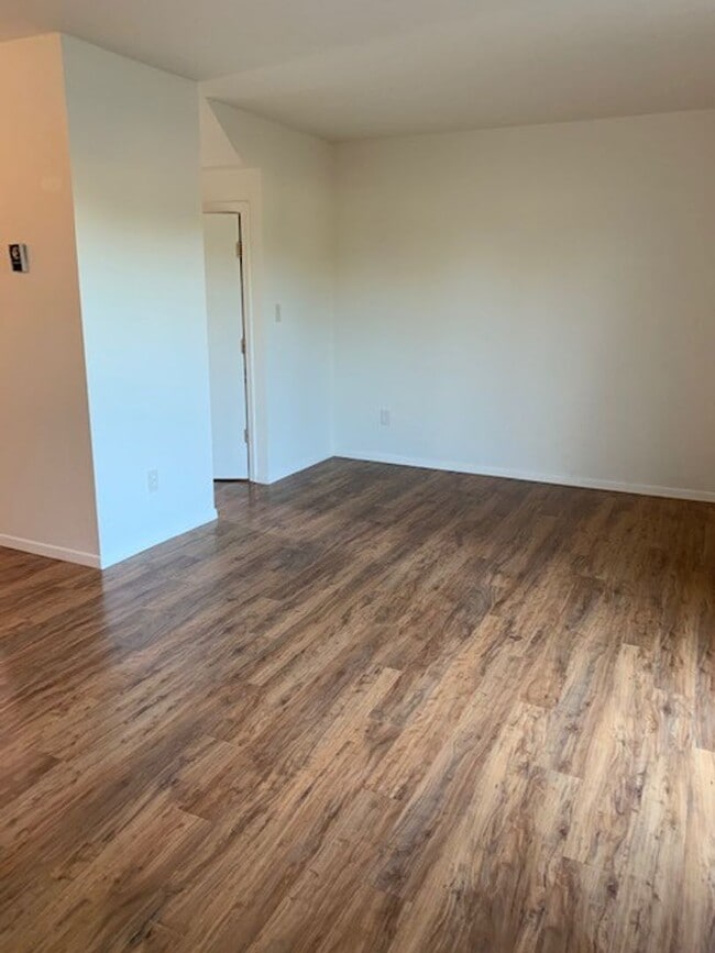 Photo - 1211 Summers Ln