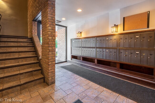 Photo - 1833 Four Lakes Ave Unidad 4H