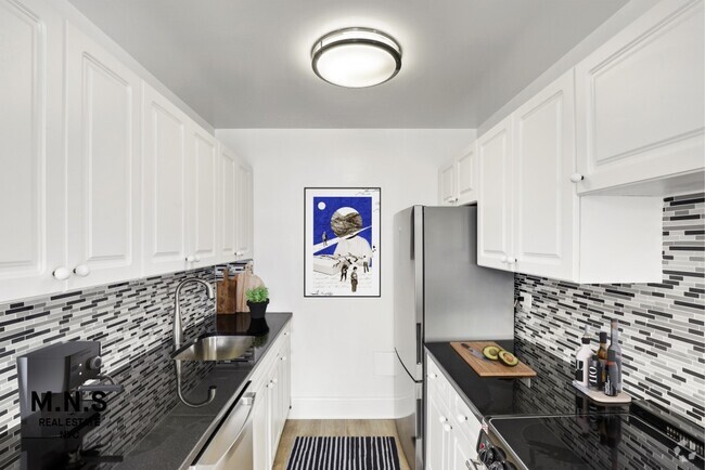 Building Photo - 50 W 34th St. Rental