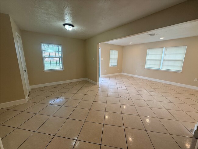 Photo - 2330 Hillshire Dr