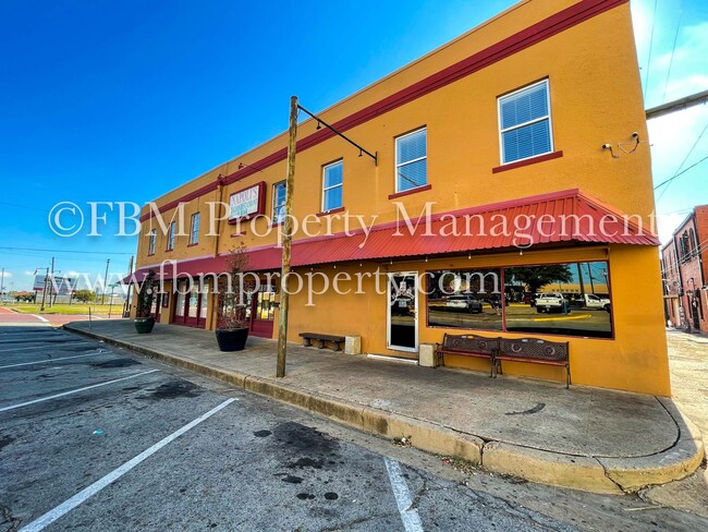 Building Photo - 111 E Collin St Unit C Rental