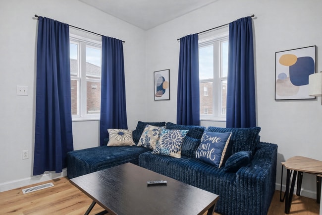 Photo - 711 Napier St