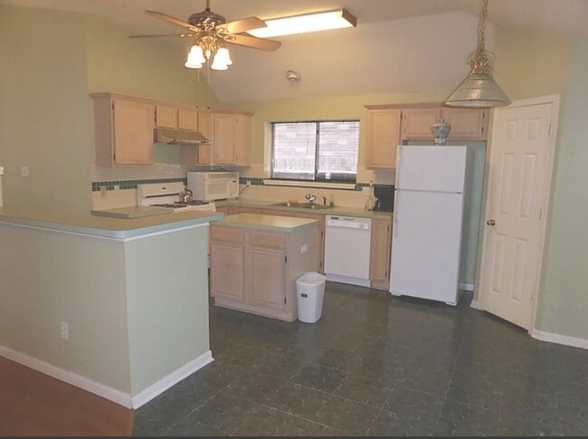 Photo - 12530 Meadowglen Dr