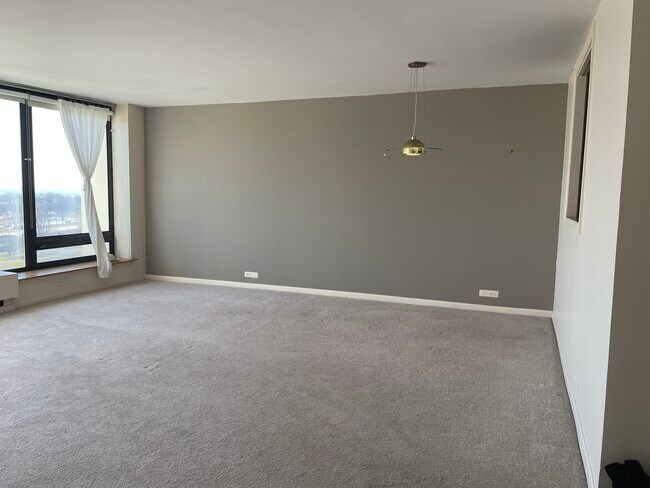 Living Room Dining Room - 5445 N Sheridan Rd Unit 908