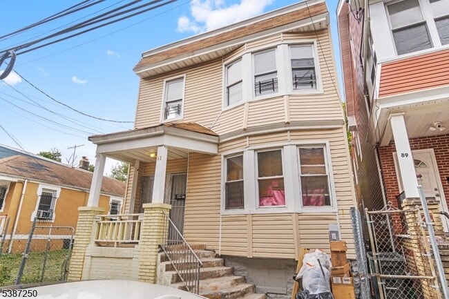 Building Photo - 91 Aldine St Rental