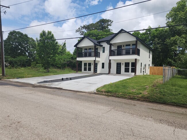 2651 Beaumont Ave