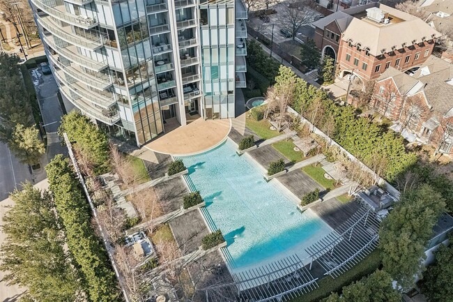 Photo - 2900 McKinnon St Unit 303