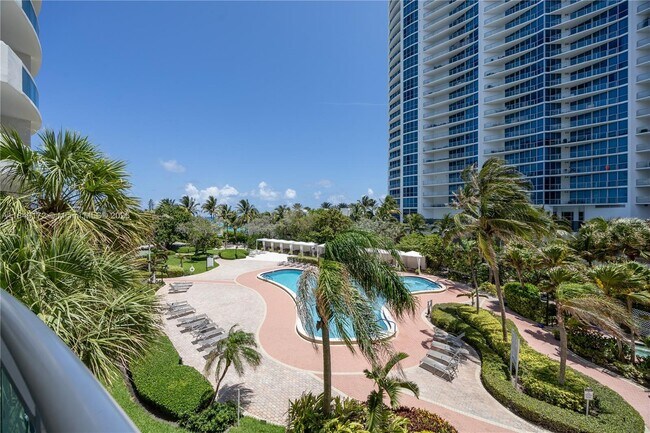 Building Photo - 3001 S Ocean Dr Unit 425 Rental