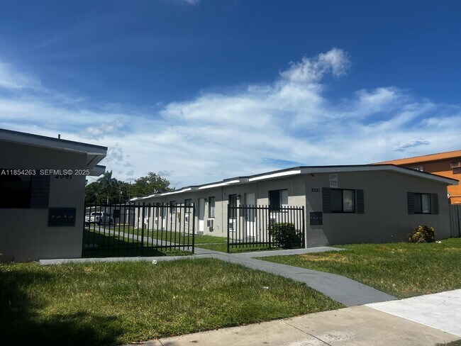 Building Photo - 2090 NW 31st St Unit 2